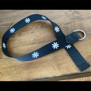 Embroidered daisy flower belt size small
